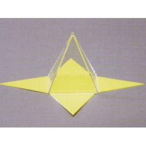 正方形角錐體模型 C